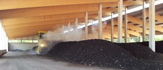 Kompostwender in Aktion Kompostierungsanlage