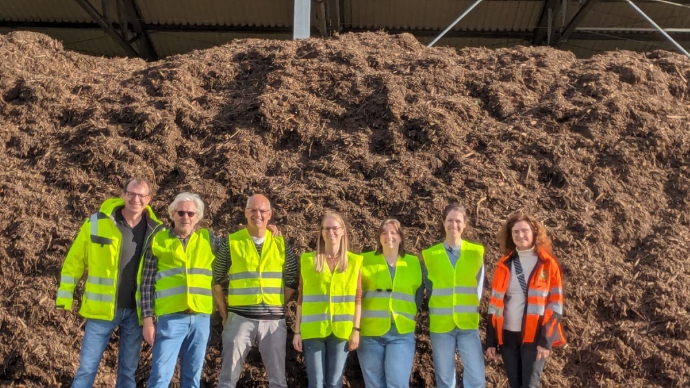 Mitglieder der Fachgruppe "Komposte im Ökolandbau" bei der Besichtigung der Kompostierungsanlage in Lohfelden